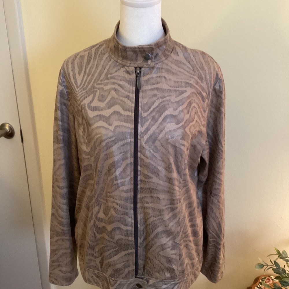 Chico’s zip up jacket/top size 1 (M)